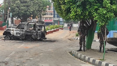  काठमाण्डौैका सडकमा सेना सक्रिय,तोडफोडपछि बाँकी रहेका अवशेष छ्याप्छ्याप्ती(तस्वीरसहित) 